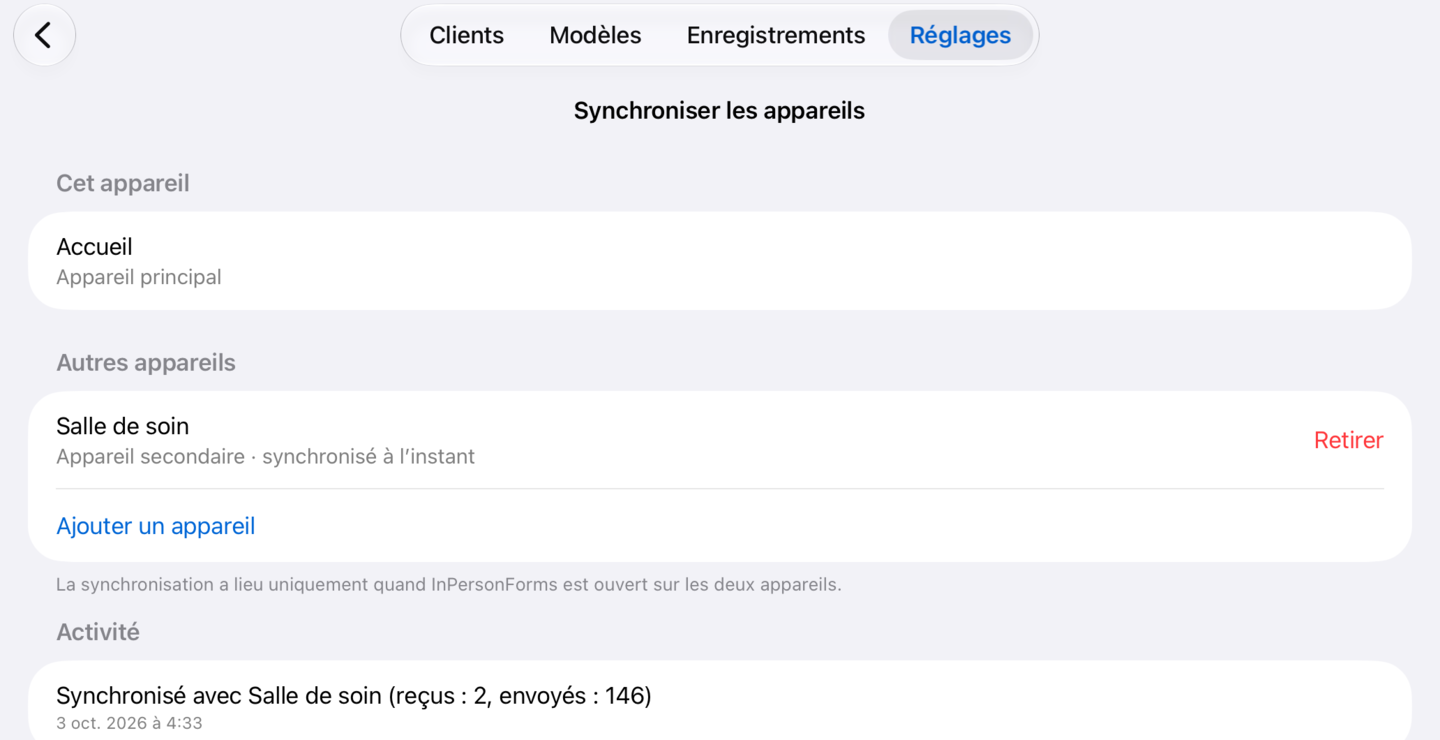 Synchroniser les appareils sur l'appareil principal : l'appareil Salle de soin, synchronisé à l'instant, avec Retirer à côté et la liste Activité en dessous