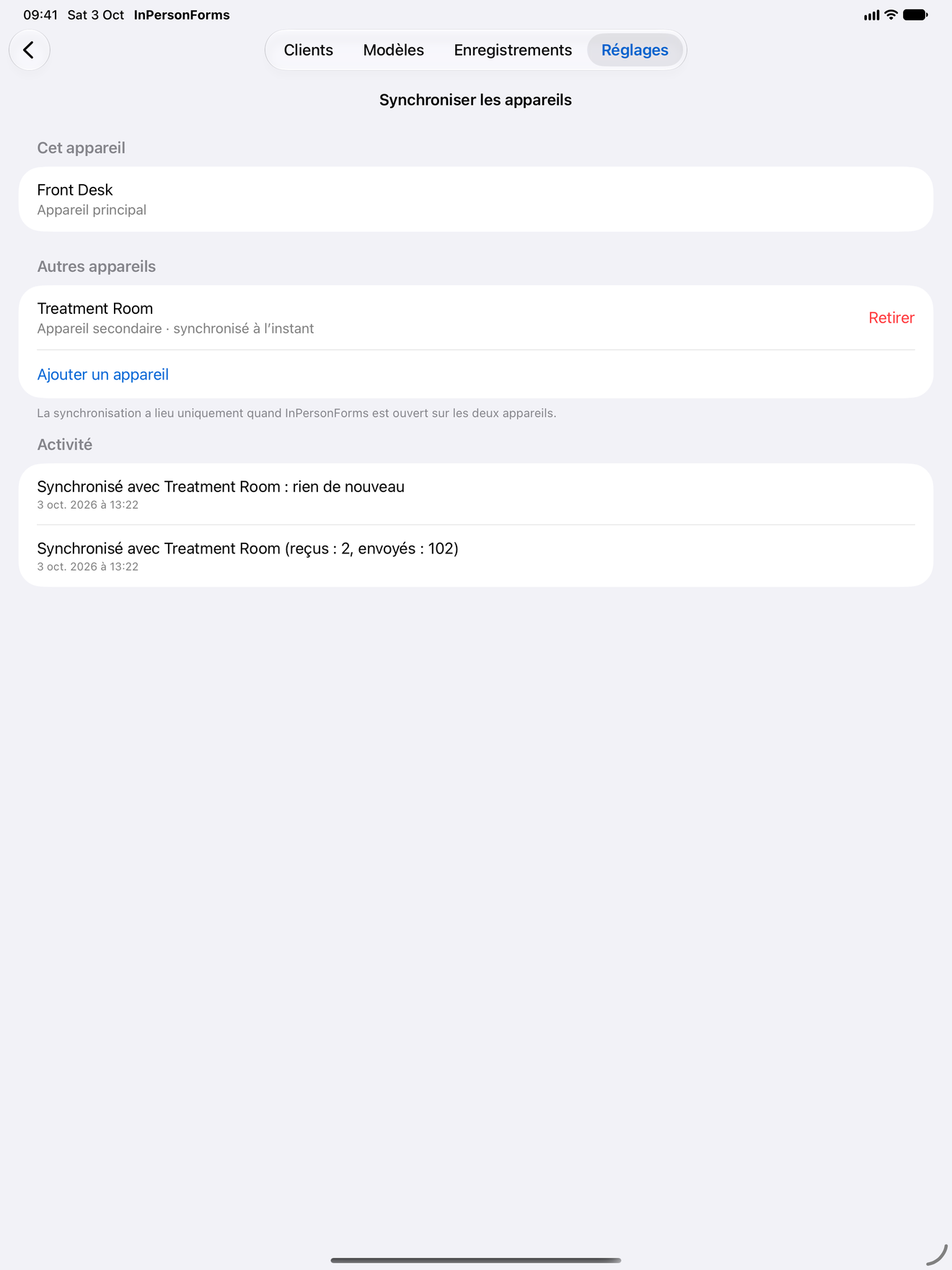 L’écran Synchroniser les appareils des réglages d’InPersonForms, avec l’appareil principal et un autre appareil qui vient de se synchroniser